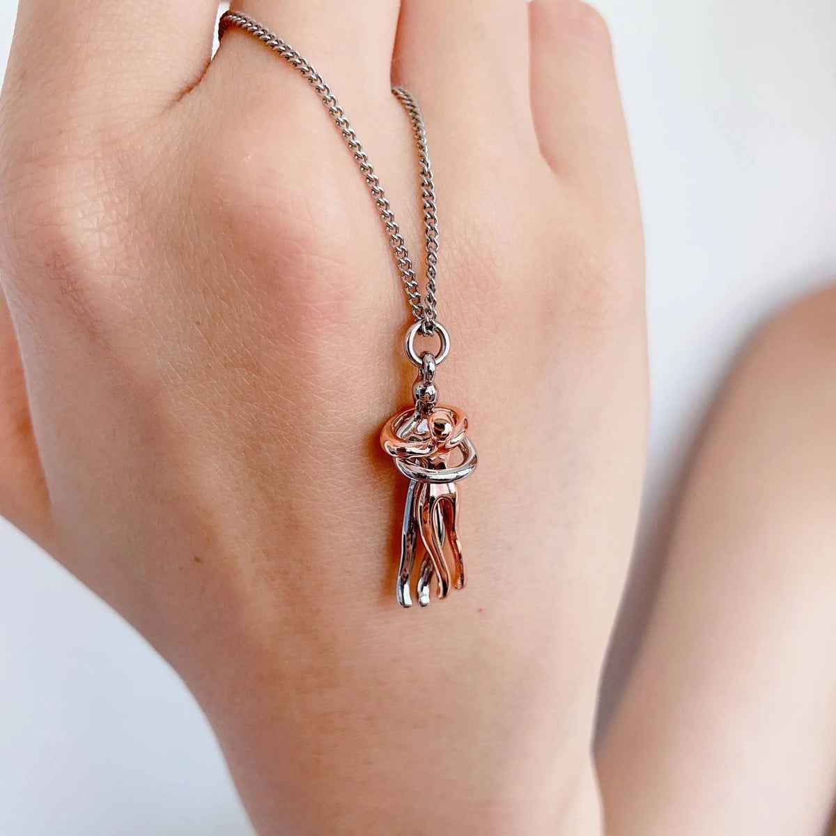 De Eeuwige Omhelzing Ketting stel